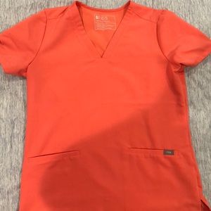 Figs top  in size small